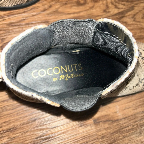 Snakeskin Chelsea slip on bootie size 7 M - Picture 6 of 11